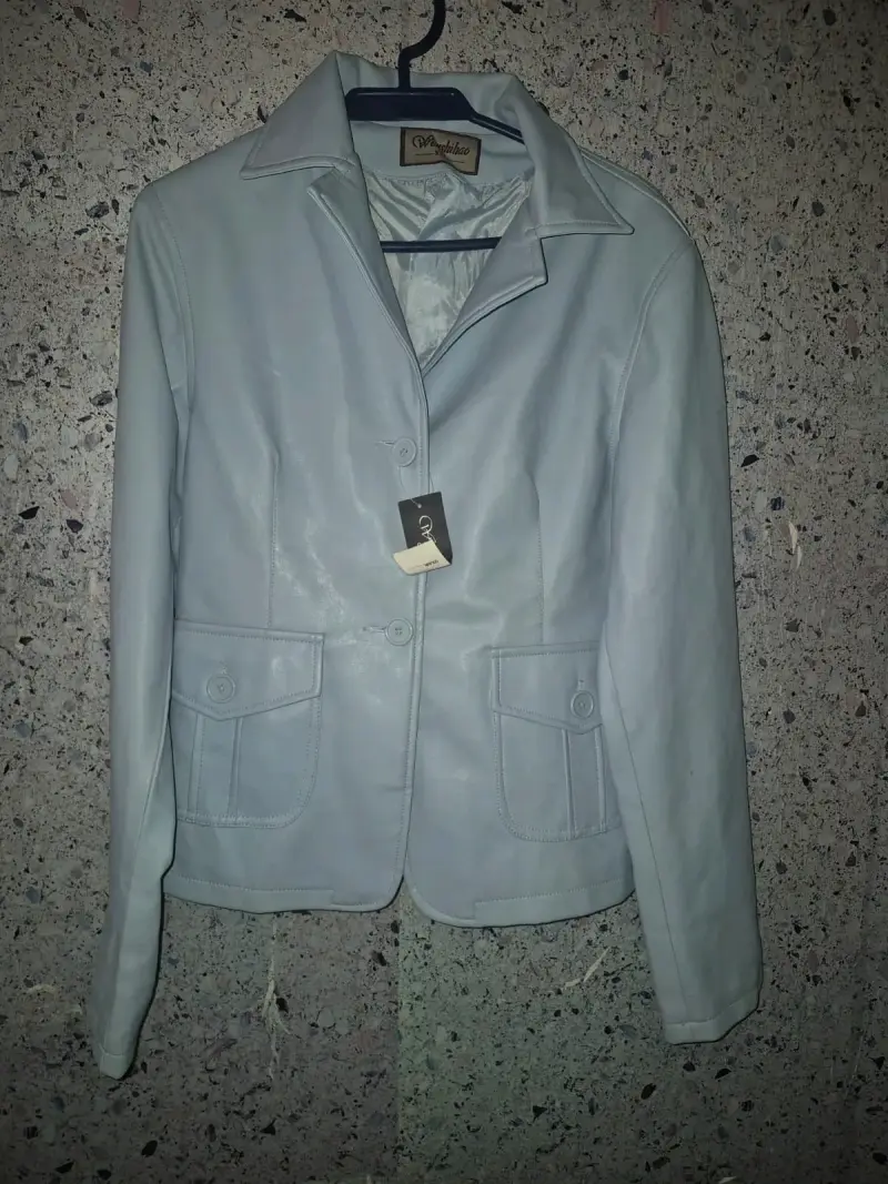 Chaqueta de cuero sintético color celeste para muj - 4