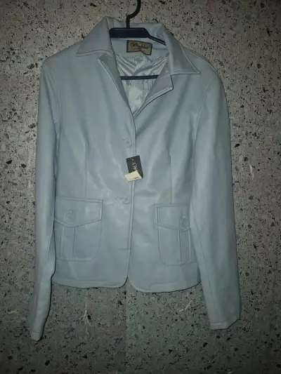 Chaqueta de cuero sintético color celeste para muj - miniatura 4