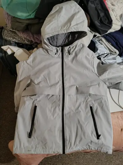 Chaqueta gris con capucha hombre - miniatura 1