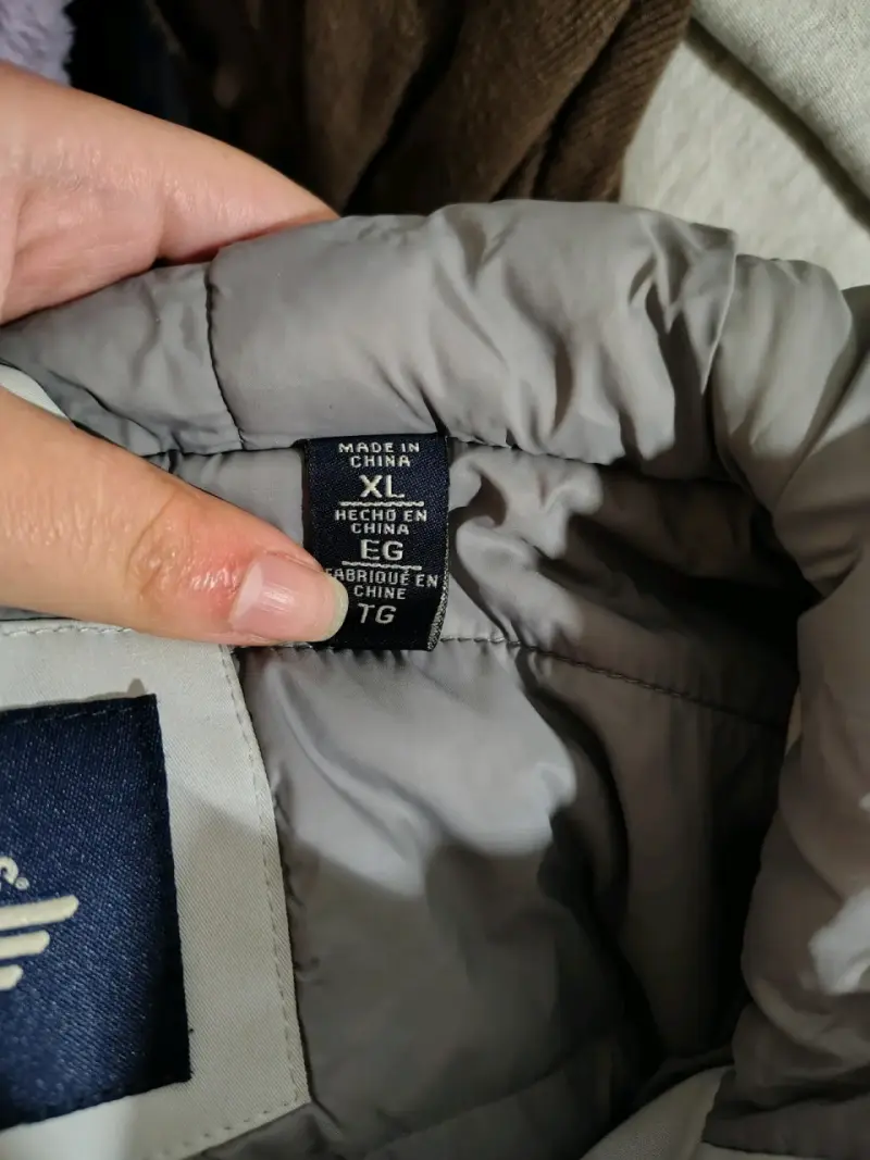 Chaqueta gris con capucha hombre - 3