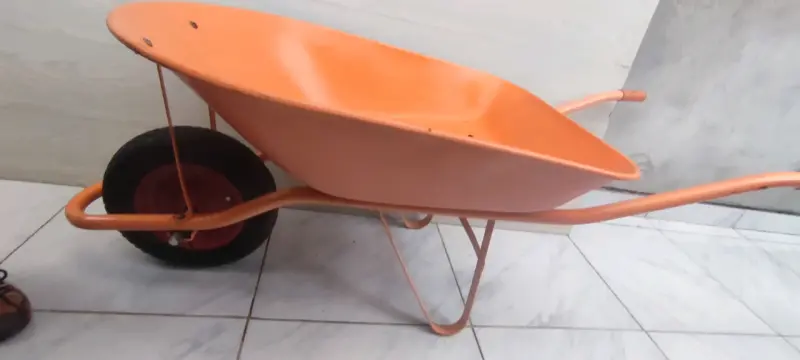 Carretilla marca URO color naranja - 2