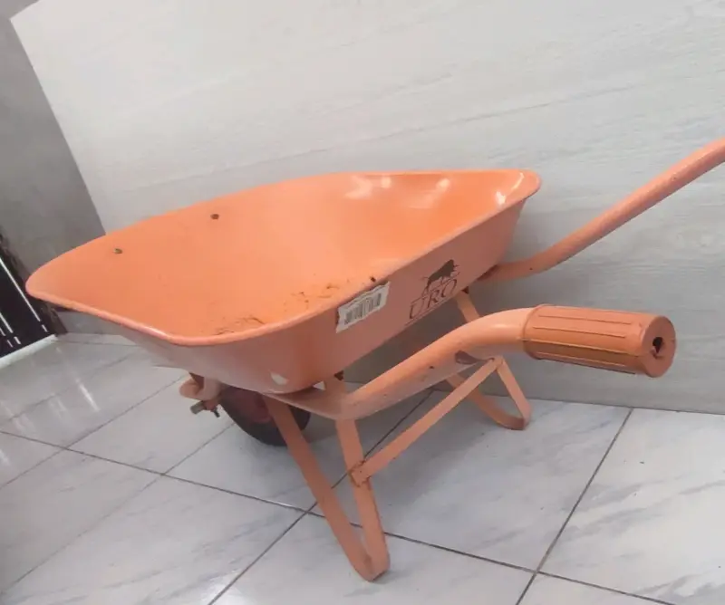 Carretilla marca URO color naranja - 5