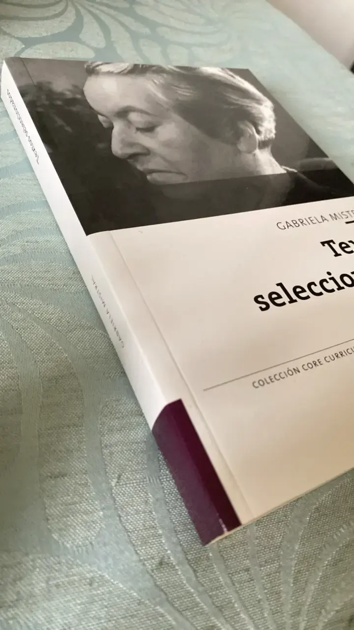 Libro 'Textos Seleccionados' de Gabriela Mistral - 3