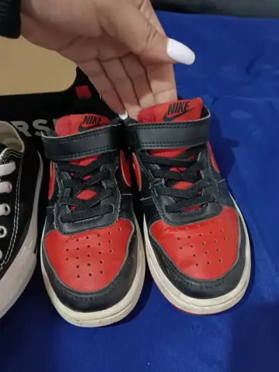 Zapatillas Nike negro y rojo - miniatura 1