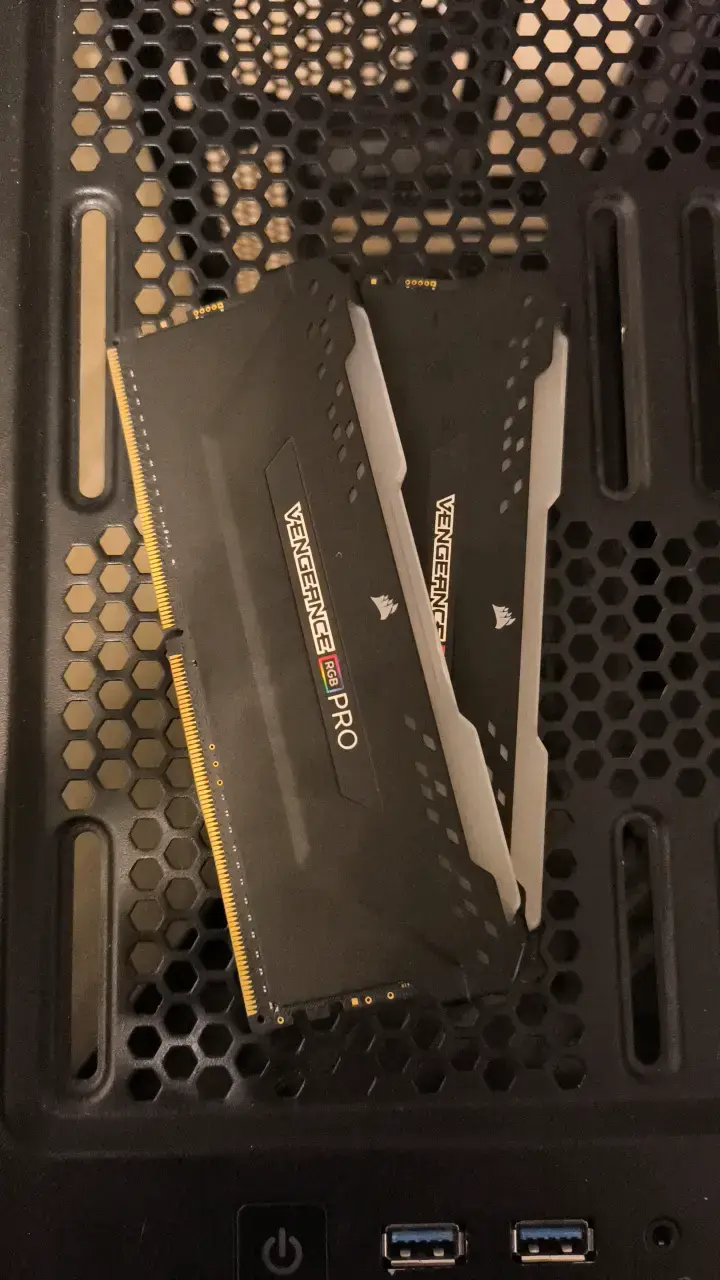 Memoria RAM Corsair Vengeance RGB Pro16GB 3200 Mhz - 1