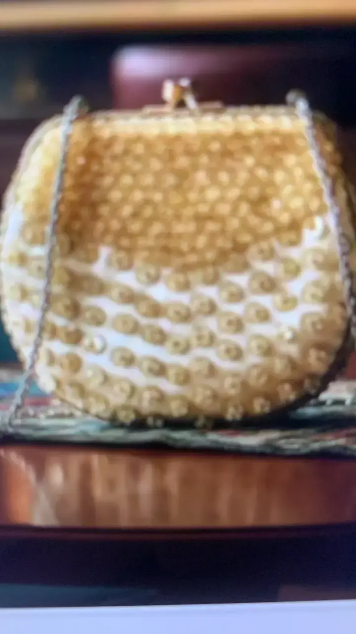 Bolso de mano vintage dorado con lentejuelas - 4