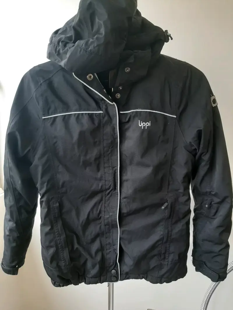Chaqueta de invierno negra Lippí con capucha - 2