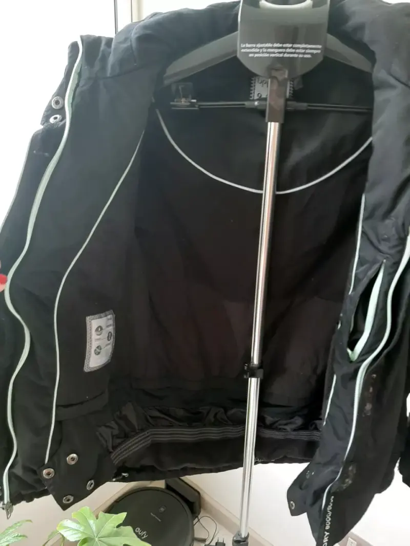 Chaqueta de invierno negra Lippí con capucha - 3