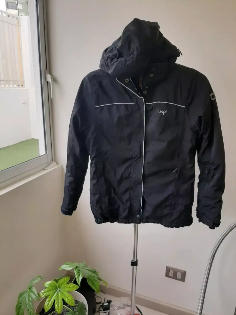 Chaqueta de invierno negra Lippí con capucha - 5