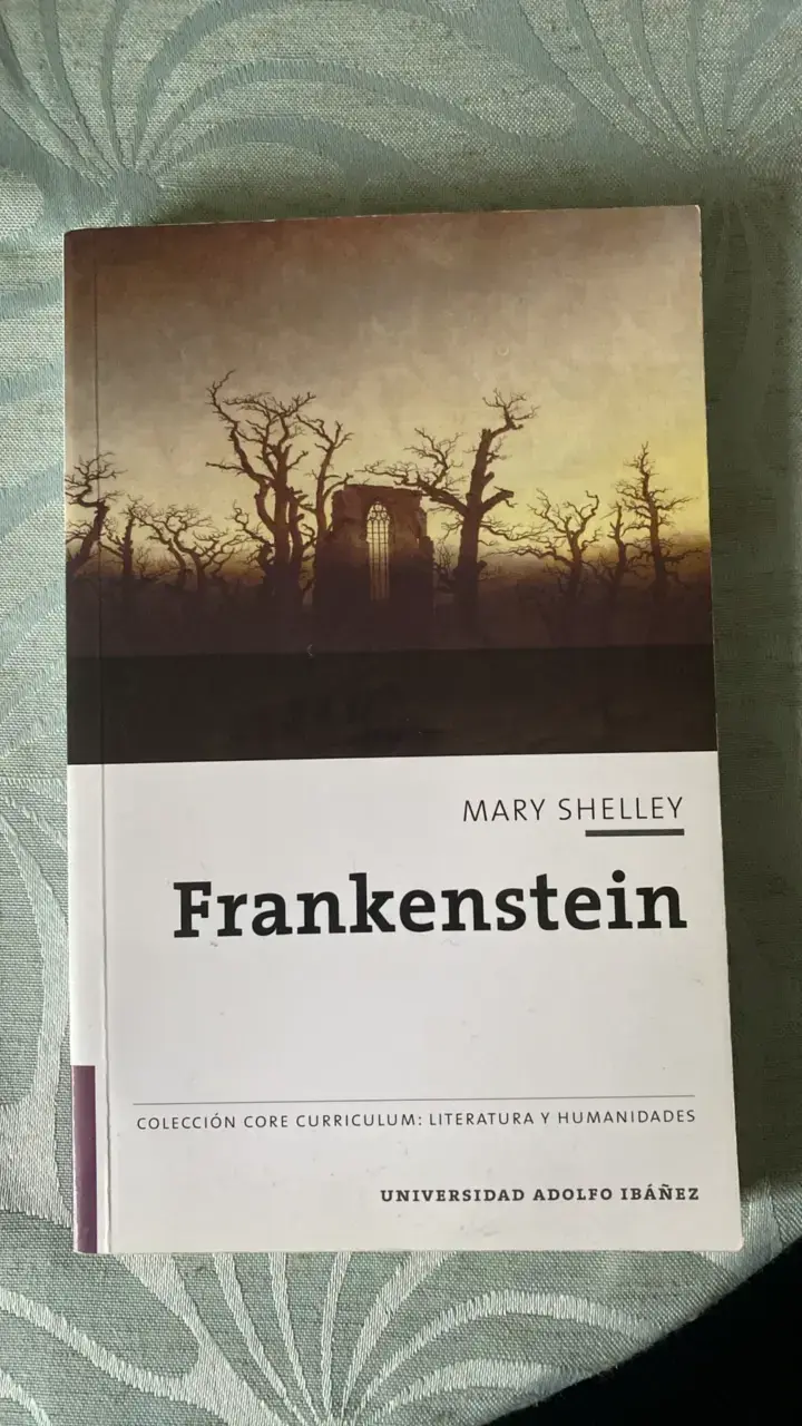 Libro Frankenstein de Mary Shelley - Edición Universidad Adolfo Ibáñez - 1