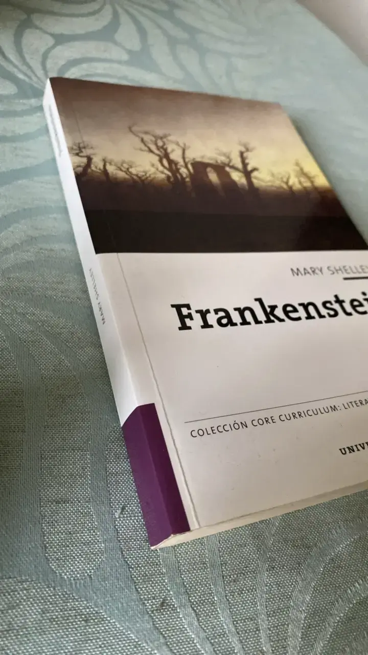 Libro Frankenstein de Mary Shelley - Edición Universidad Adolfo Ibáñez - 3