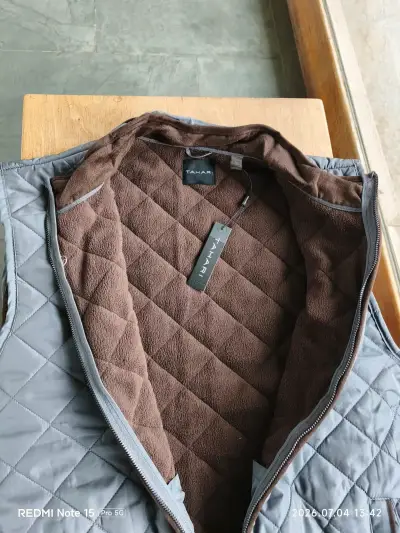 Chaleco acolchado gris Tahari para hombre - miniatura 2