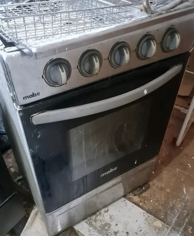Cocina a gas Mabe con horno incorporado - 2