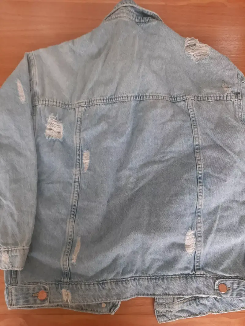 Chaqueta de mezclilla azul desgastada para mujer - 5