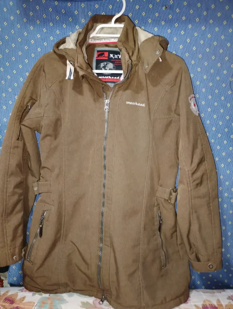 Chaqueta impermeable marrón para mujer - 1