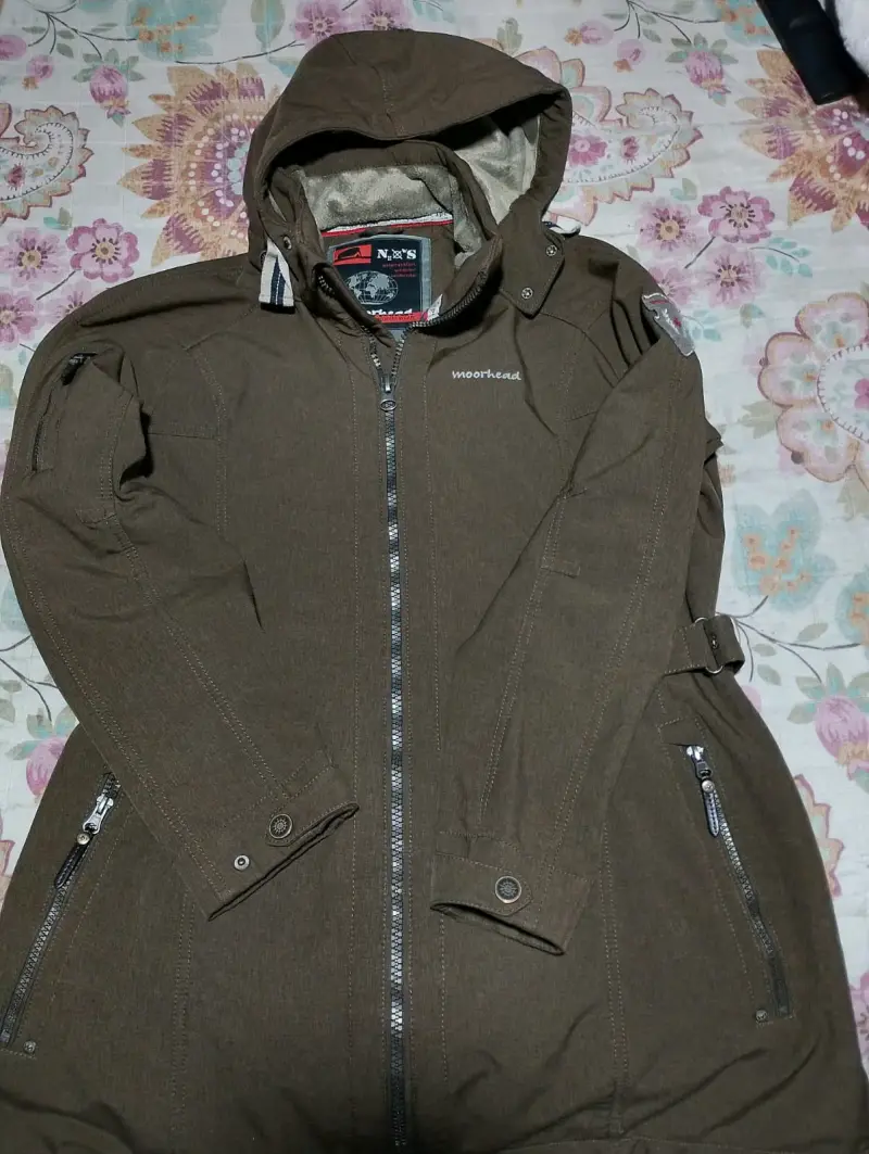Chaqueta impermeable marrón para mujer - 6