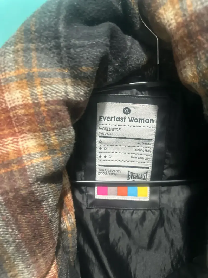 Chaqueta acolchada con capucha para invierno - 4