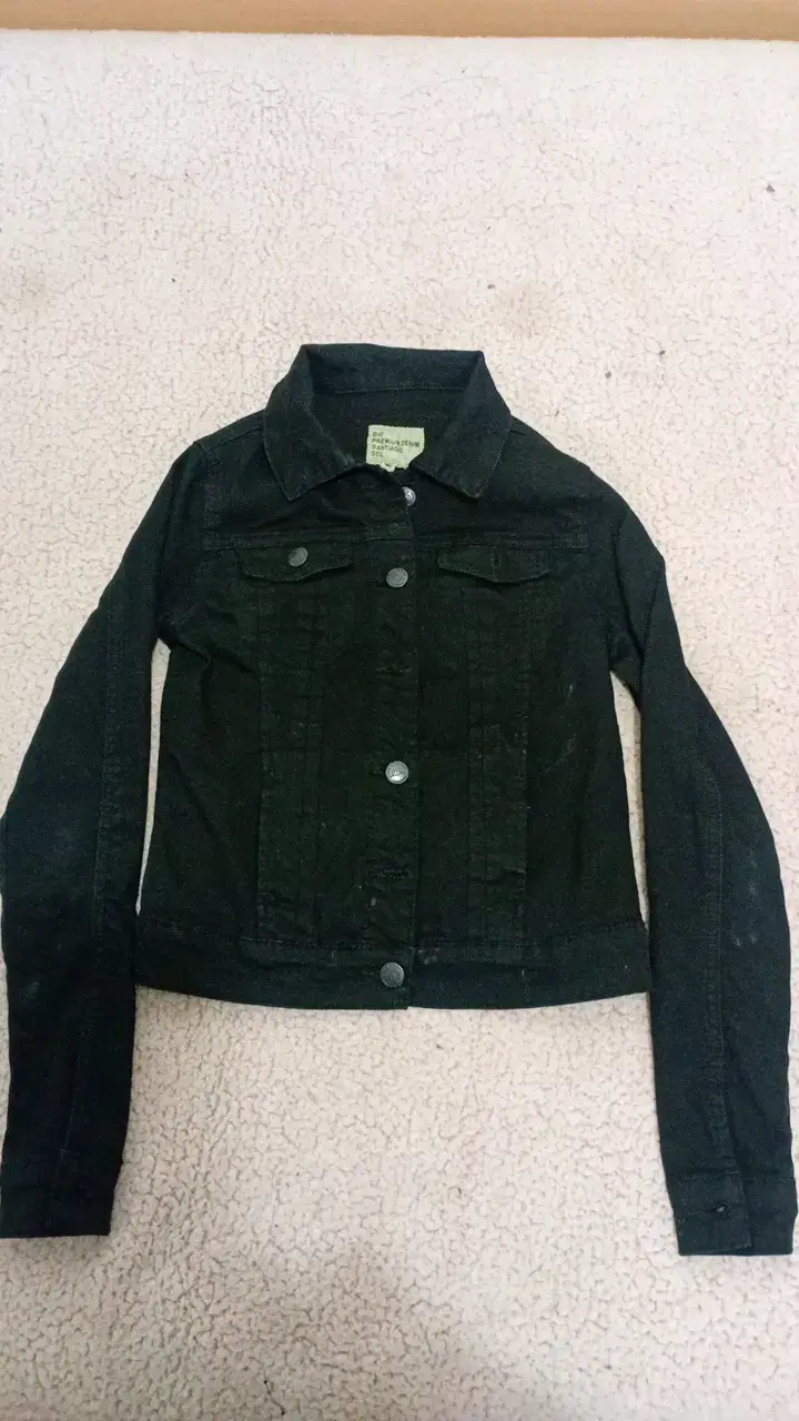 Chaqueta de mezclilla negra para mujer