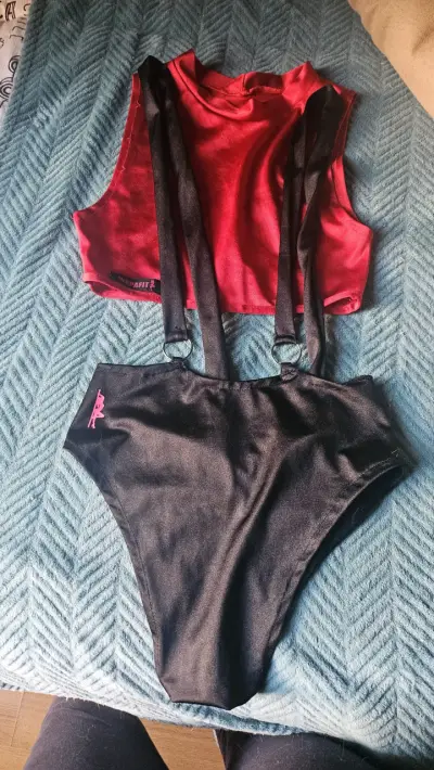 Conjunto deportivo mujer rojo y negro Wapafit - miniatura 1