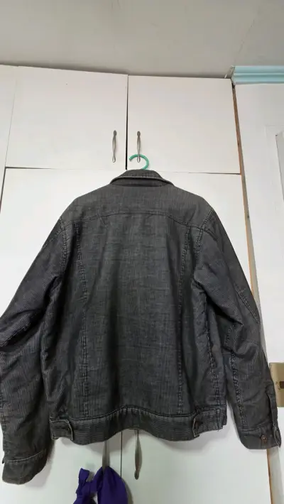 Chaqueta de mezclilla gris para hombre - miniatura 2