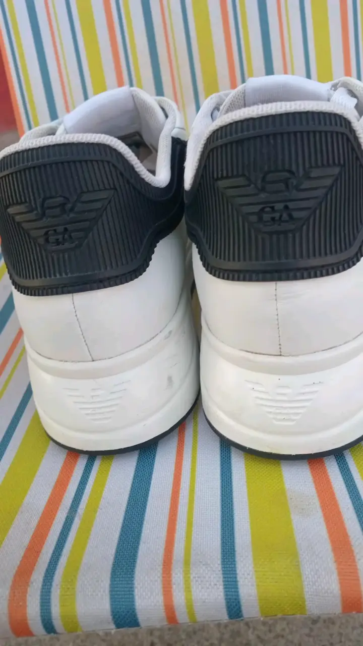 Zapatillas usadas blancas Emporio Armani de cuero - 2