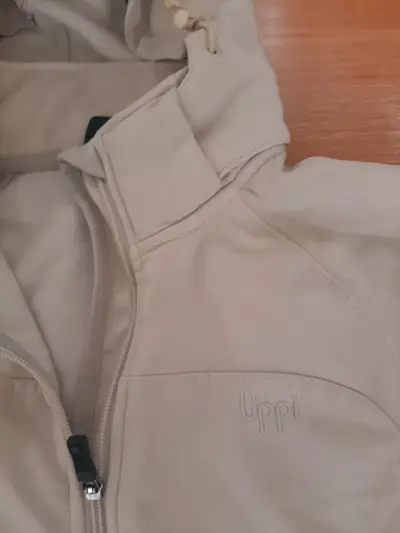 Chaqueta impermeable beige con capucha Marca Lippi - miniatura 3