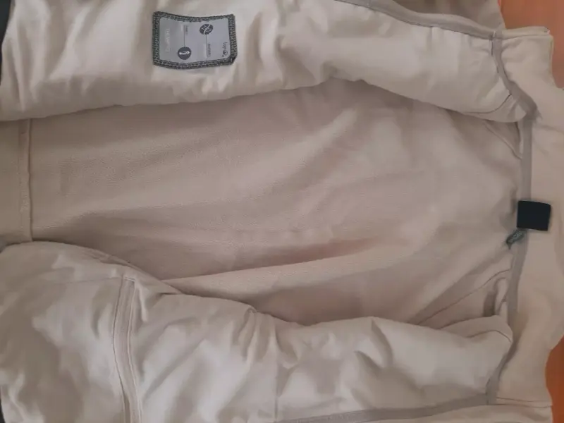 Chaqueta impermeable beige con capucha Marca Lippi - 4