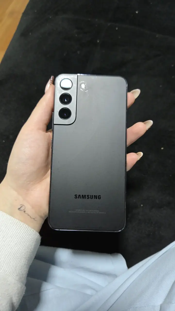 Samsung Galaxy S22 - 2