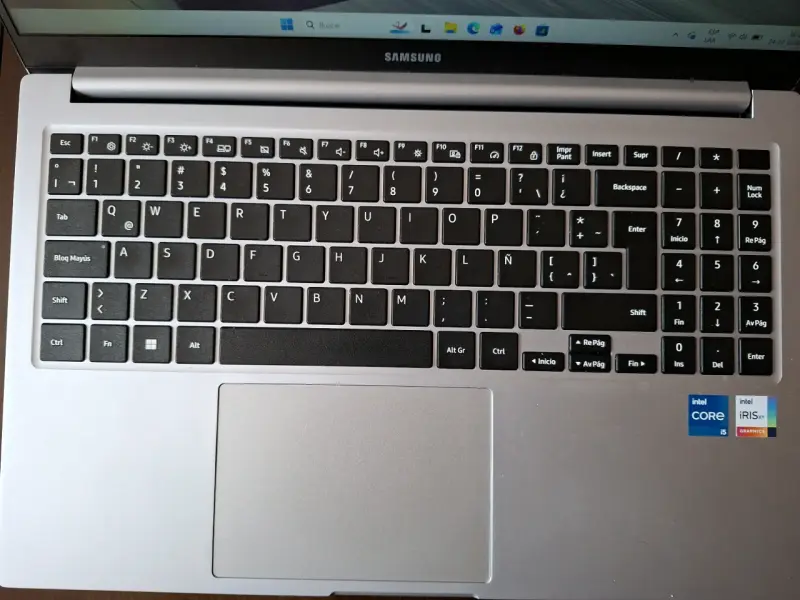 Samsung Galaxy Book4 / Intel Core i5 13ª Gen / 8G - 3