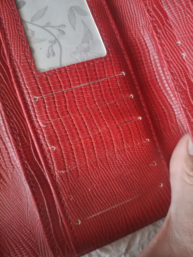 Billetera de cuero roja con tachas - 3