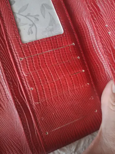 Billetera de cuero roja con tachas - miniatura 3