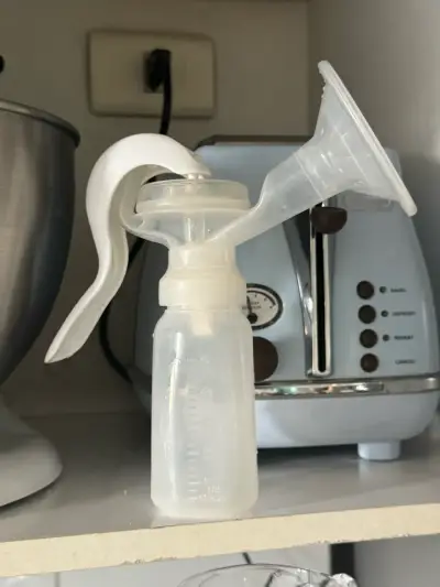 Extractor de leche eléctrico Bebesit y uno manual - miniatura 6
