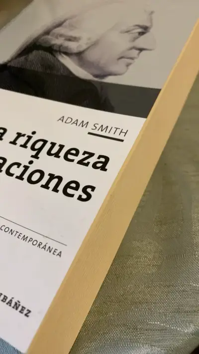 Libro 'La riqueza de las naciones' de Adam Smith - miniatura 4