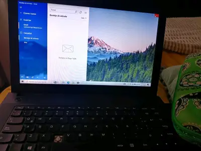 Notebook Lenovo en buen estado - miniatura 1