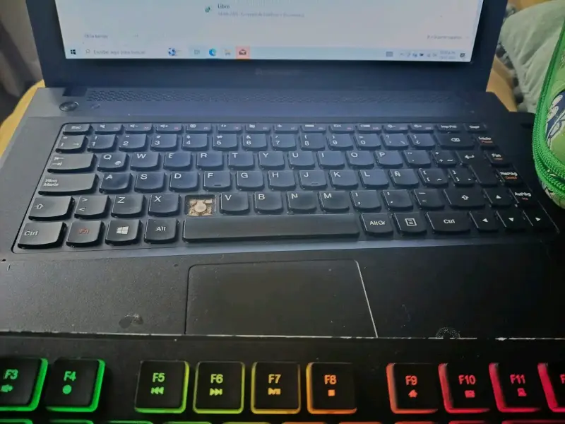 Notebook Lenovo en buen estado - 3