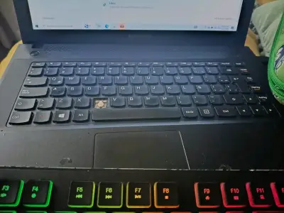 Notebook Lenovo en buen estado - miniatura 3
