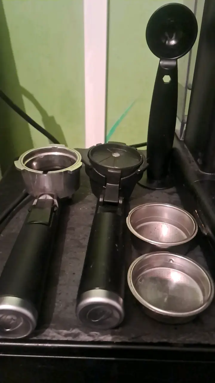 Cafetera espresso Oster PrimaLatte con accesorios - 2
