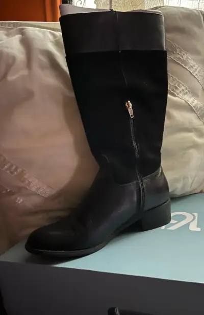 Botas cortas de cuero negro con cierre lateral - miniatura 1