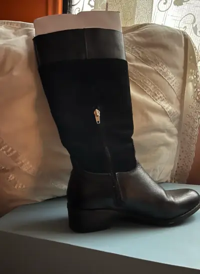 Botas cortas de cuero negro con cierre lateral - miniatura 2