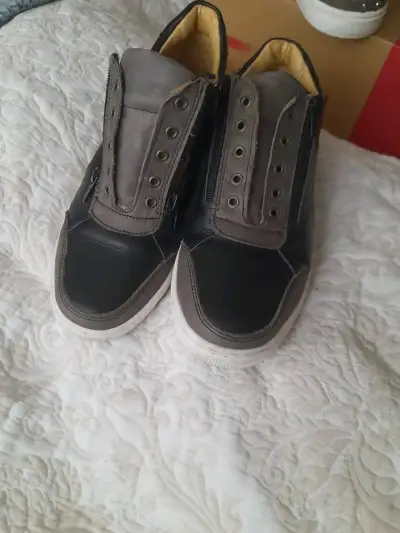 Zapatillas deportivas negras con cierre lateral - miniatura 1