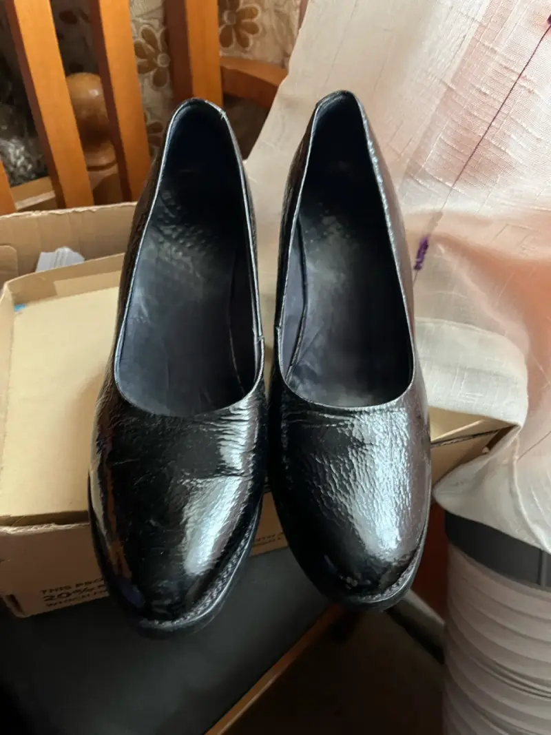 Zapatos de charol negros para mujer - 1