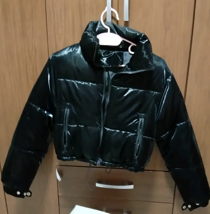 Chaqueta acolchada negra para mujer