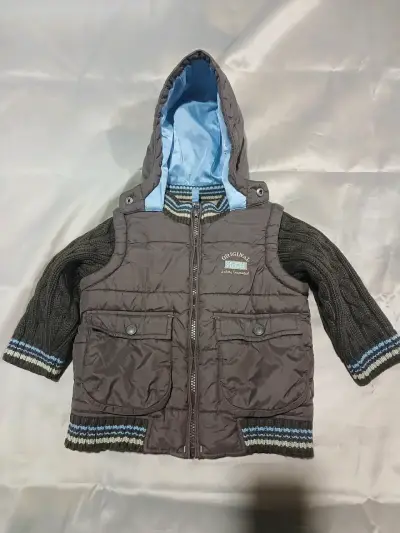 Chaqueta infantil con capucha y mangas tejidas - miniatura 1