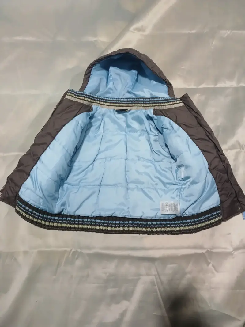Chaqueta infantil con capucha y mangas tejidas - 2