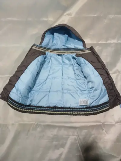 Chaqueta infantil con capucha y mangas tejidas - miniatura 2