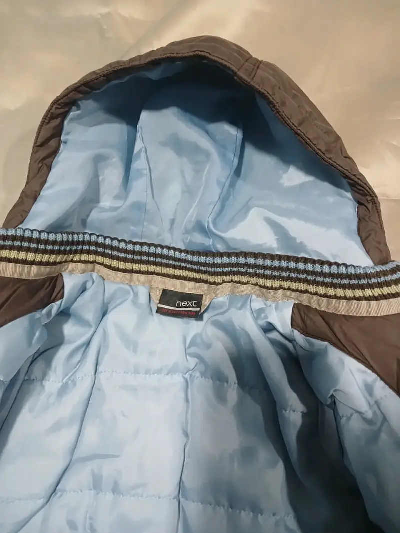 Chaqueta infantil con capucha y mangas tejidas - 3