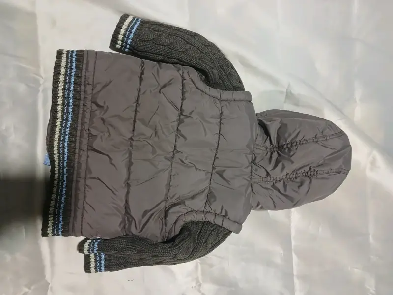 Chaqueta infantil con capucha y mangas tejidas - 5