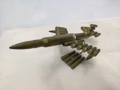 Decoración de mesa con casquillos de balas - miniatura 2
