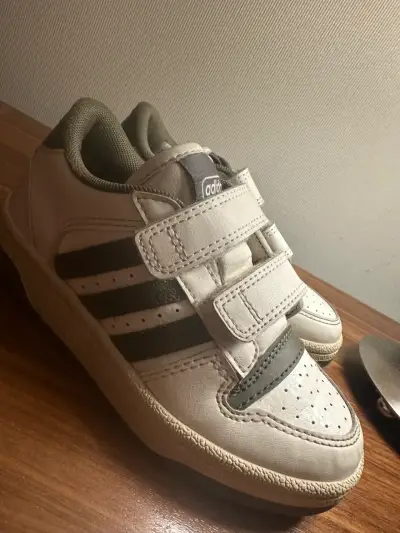 Zapatillas deportivas blancas para niños Adidas - miniatura 2