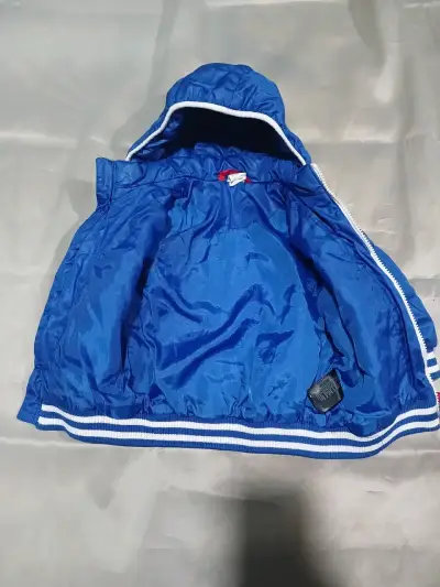 Chaqueta acolchada azul para niño con capucha - miniatura 2